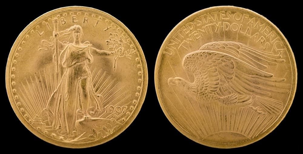 1907 Saint-Gaudens double eagle with Arabic numerals, low relief, obverse and reverse — the Smithsonian's example of the same first-year regular issue; the tracked PCGS MS65 specimen is a different coin